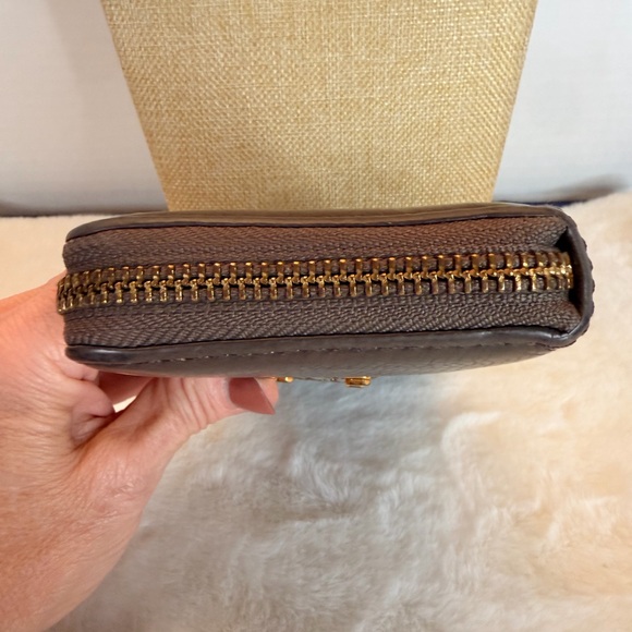 Marc By Marc Jacobs Black Wallet with Gold Plate - Picture 4 of 15